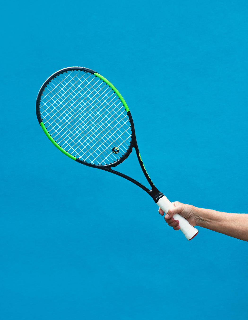 hand holding tennis racket